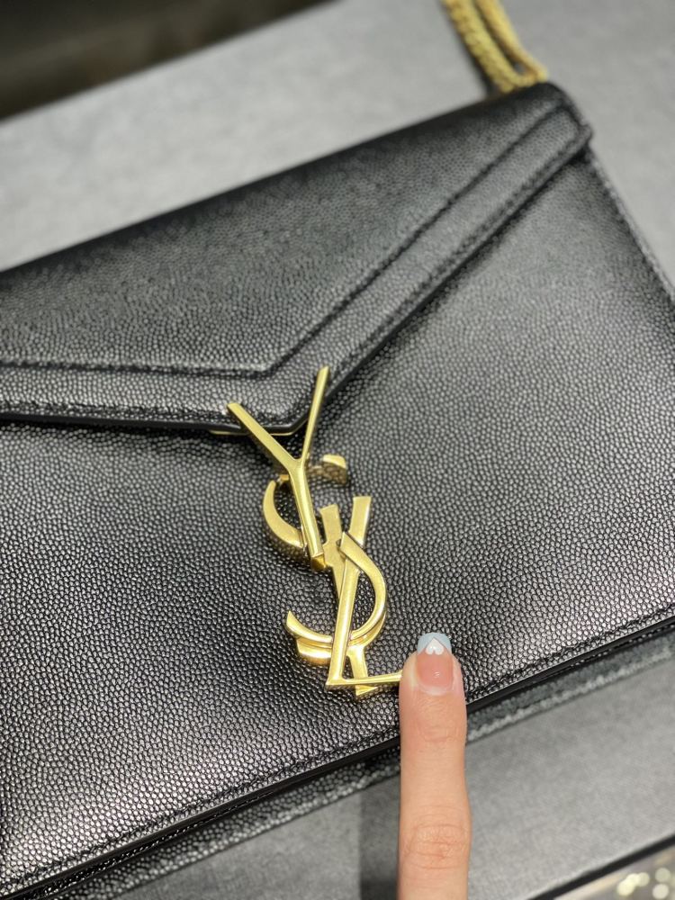 Saint Laurent 𝑪𝑨𝑺𝑺𝑨𝑵𝑫𝑹𝑨 532750 Mirror Boutique