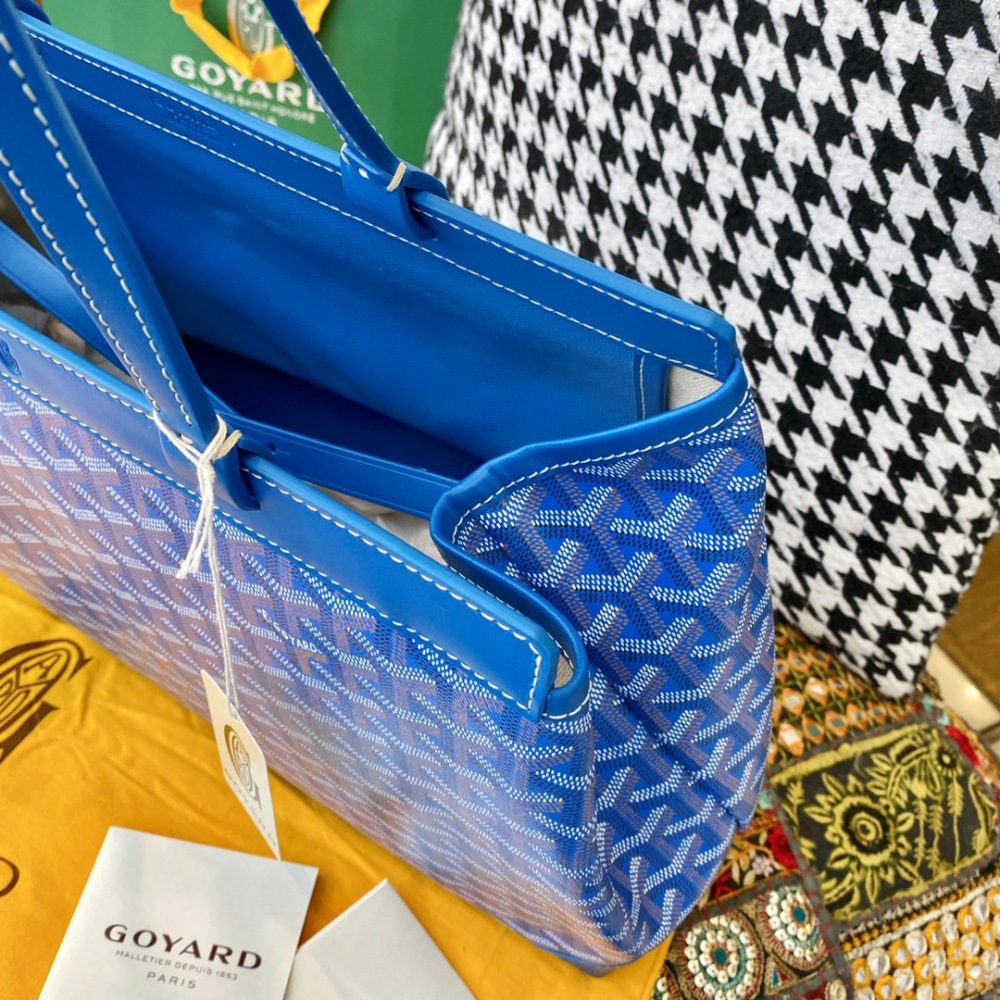 GOYARD Bellechasse Biaude Mirror Boutique