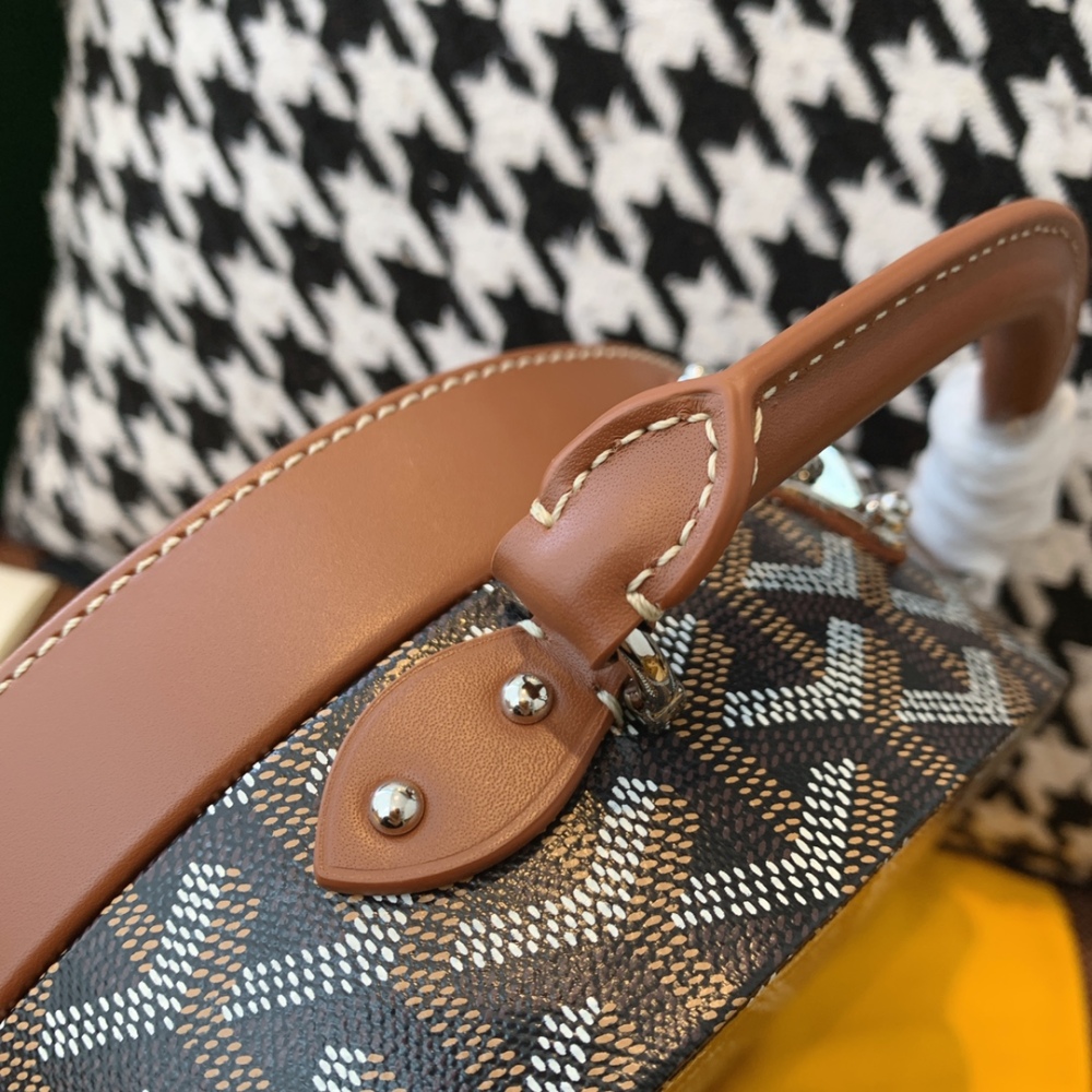 GOYARD Alto Hat Box Bag Mirror Boutique