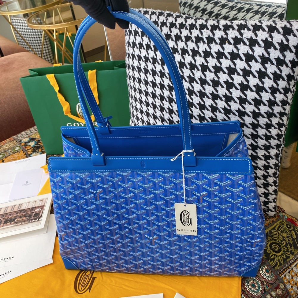 GOYARD Bellechasse Biaude Mirror Boutique
