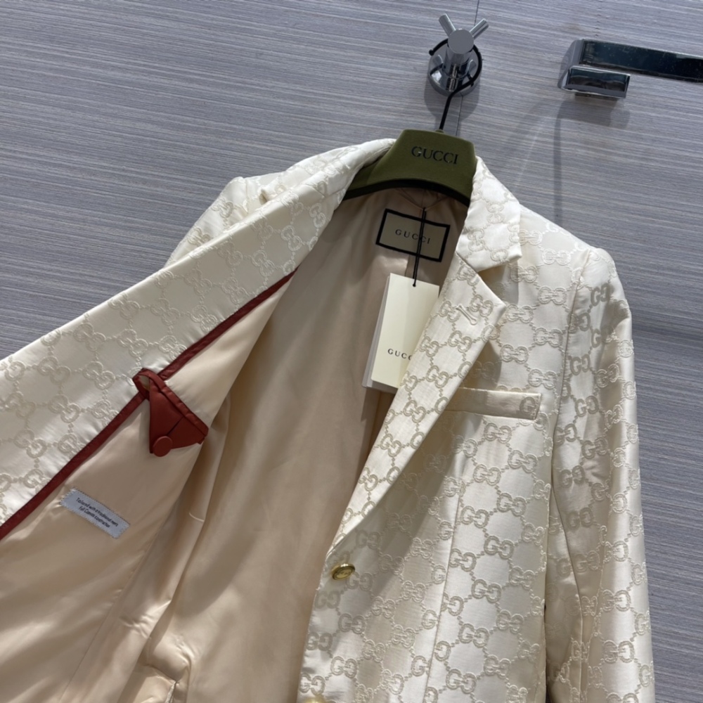 Gucci exquisite and capable ivory white jacquard GG small suit