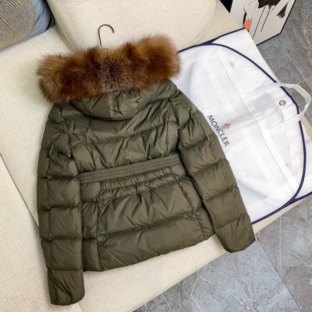 Moncler Women's Waist-Up Fur Collar Down Jacket Ships
