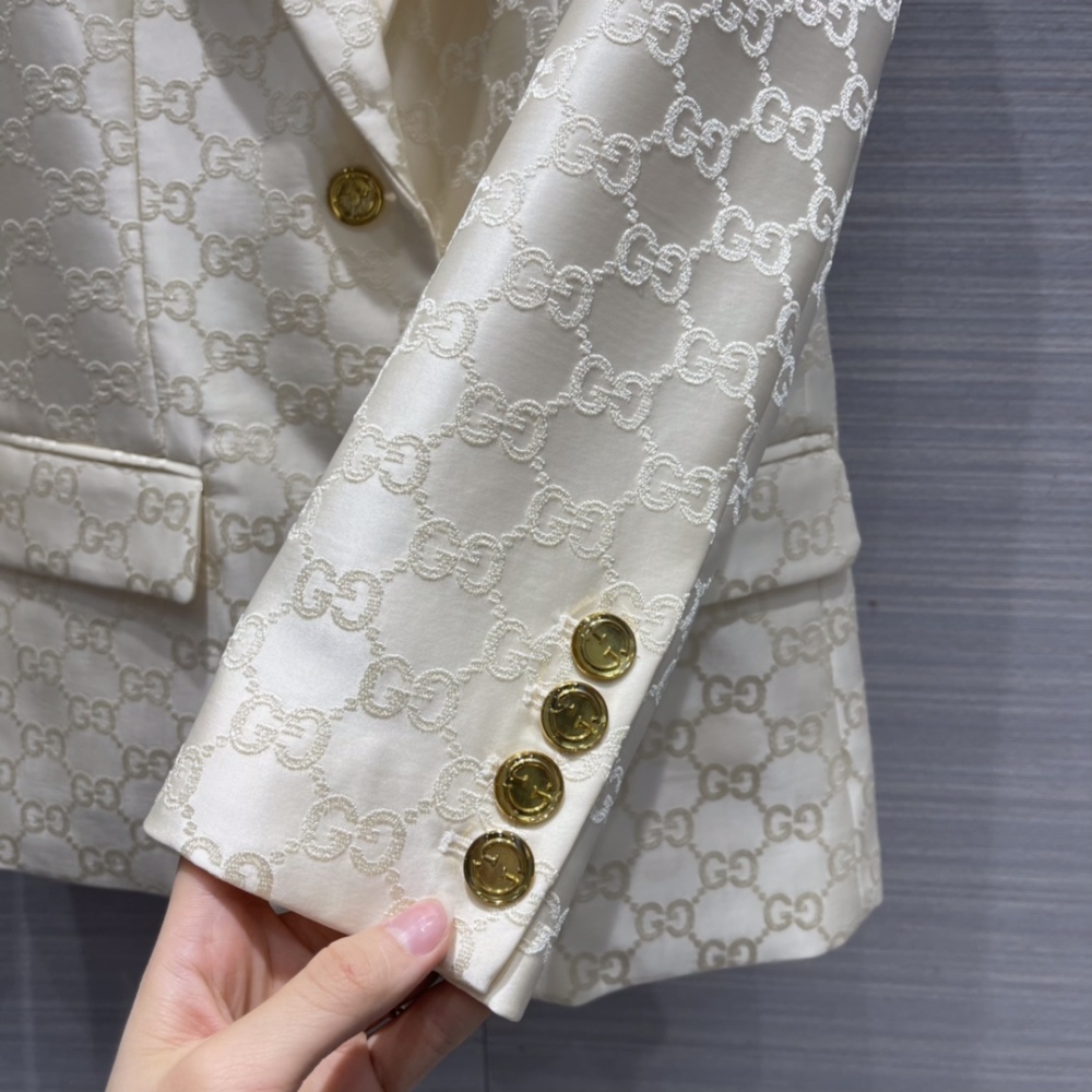 Gucci exquisite and capable ivory white jacquard GG small suit