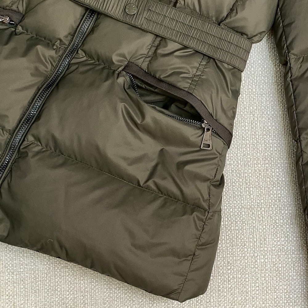 Moncler Women's Waist-Up Fur Collar Down Jacket Ships