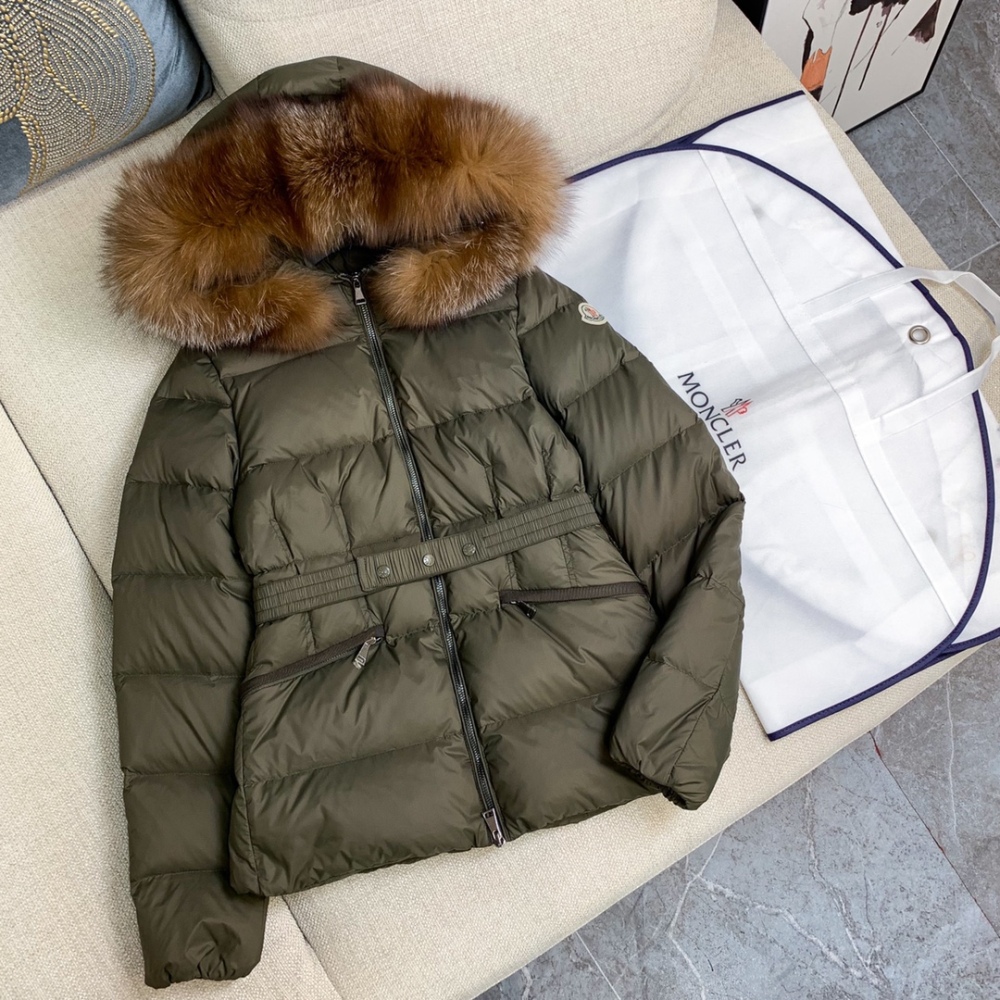 Moncler Women's Waist-Up Fur Collar Down Jacket Ships
