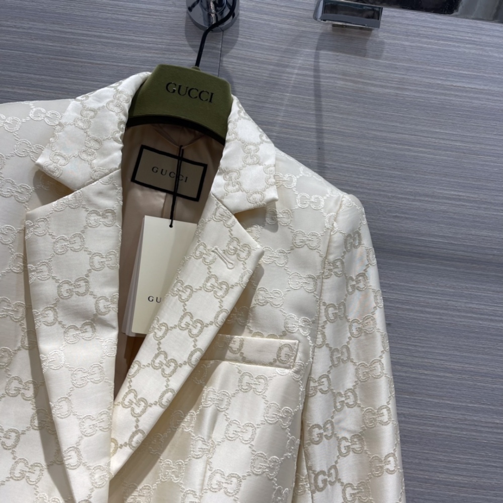 Gucci exquisite and capable ivory white jacquard GG small suit