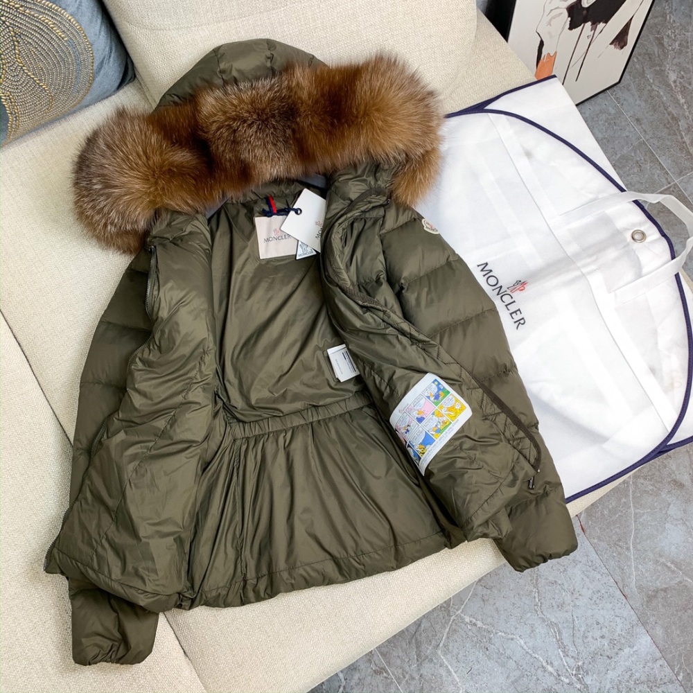 Moncler Women's Waist-Up Fur Collar Down Jacket Ships