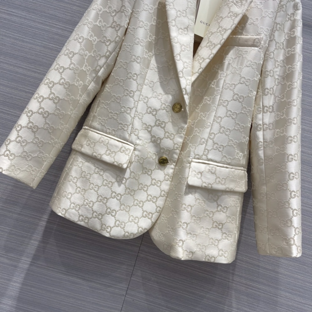 Gucci exquisite and capable ivory white jacquard GG small suit