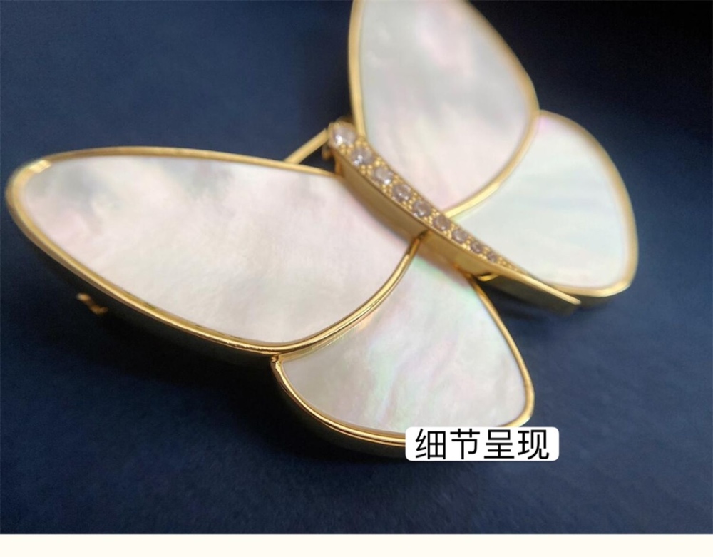 VCA brooch
