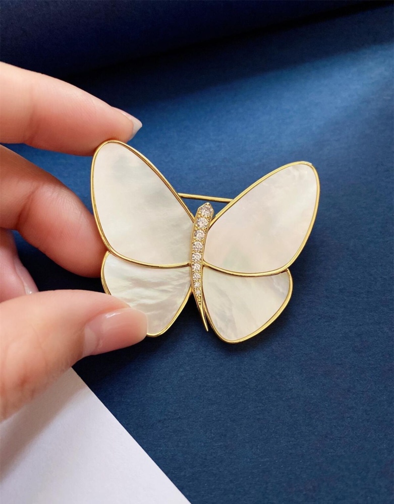 VCA brooch