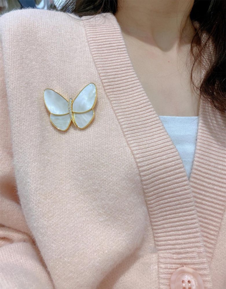 VCA brooch