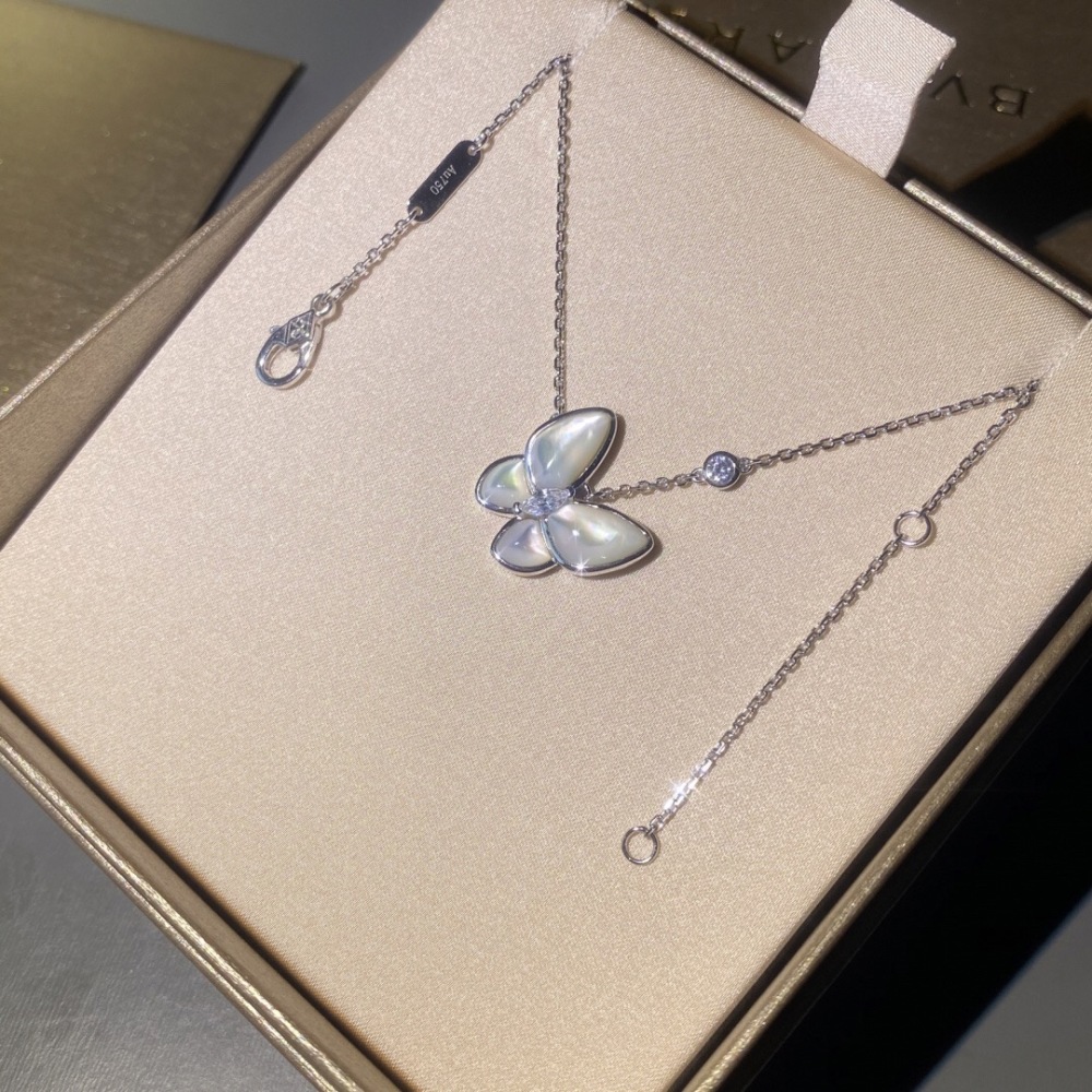 VCA necklace