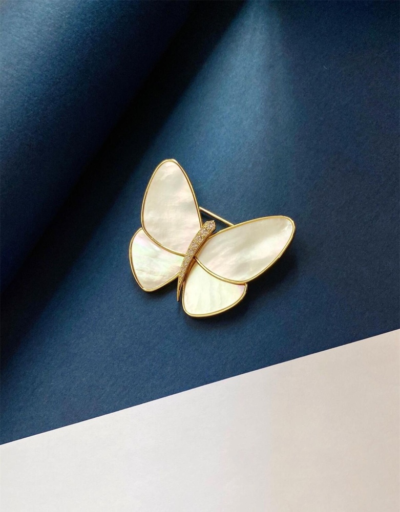 VCA brooch