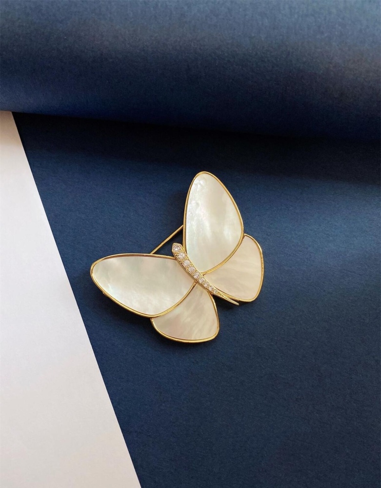 VCA brooch