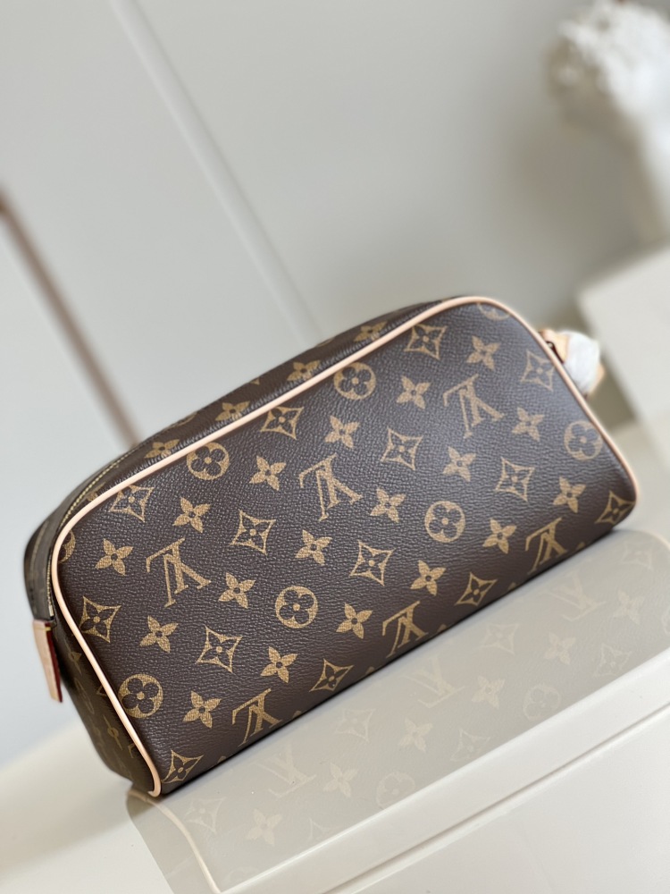 Louis Vuitton Dopp Toiletry Bag M44494 Mirror boutique