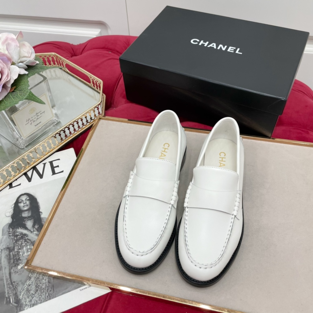 Chanel vintage chain buckle collectible shoes