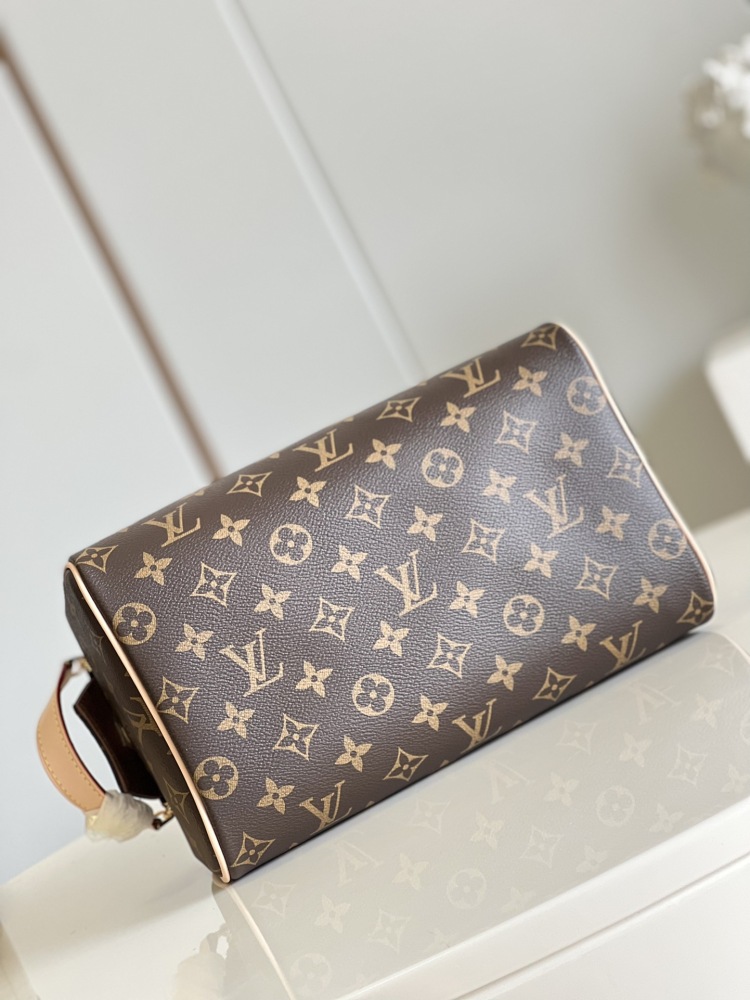 Louis Vuitton Dopp Toiletry Bag M44494 Mirror boutique