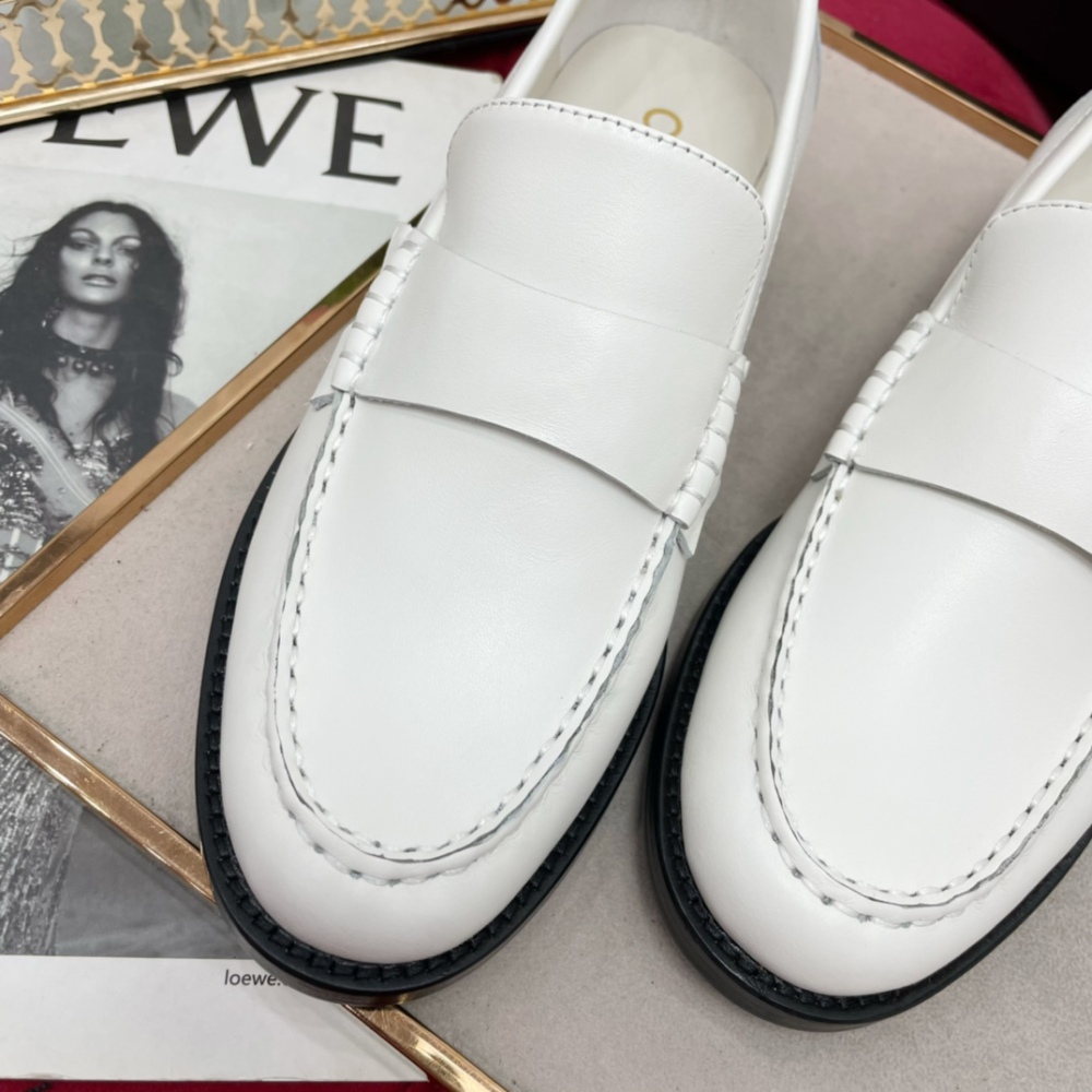 Chanel vintage chain buckle collectible shoes