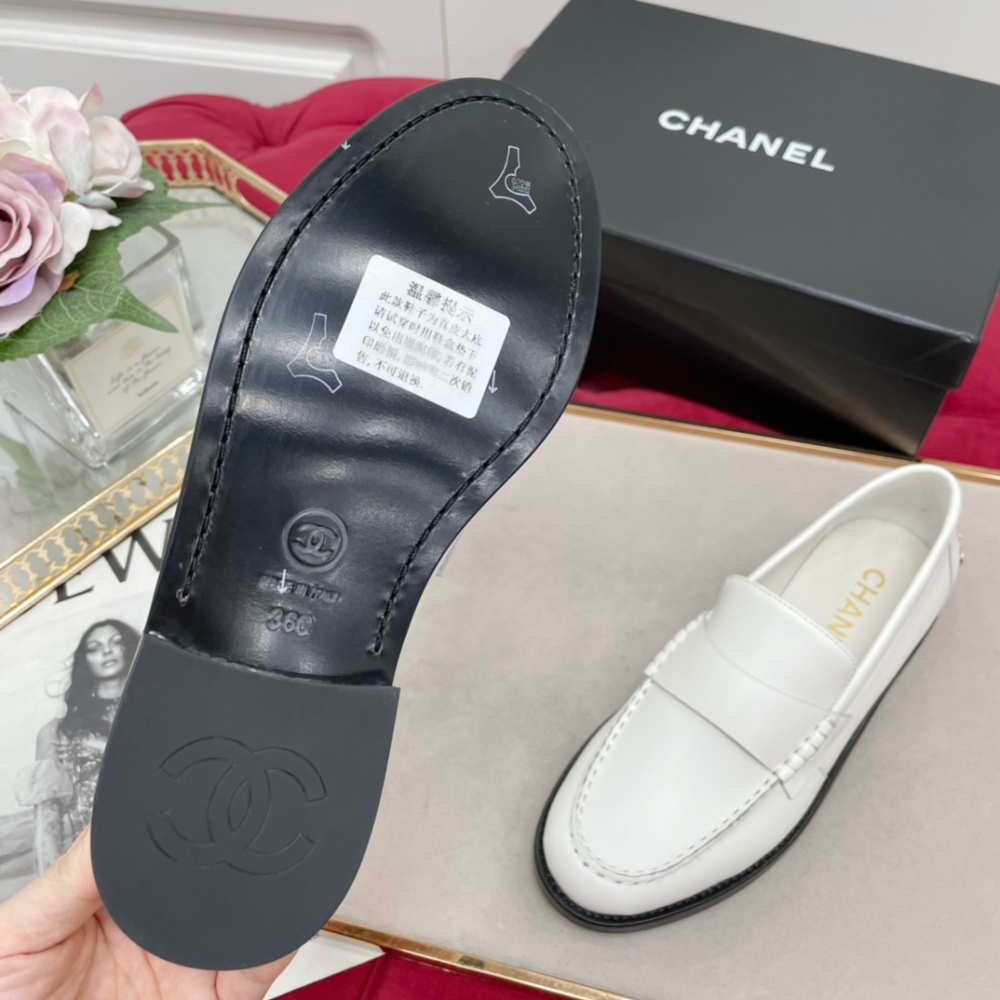 Chanel vintage chain buckle collectible shoes