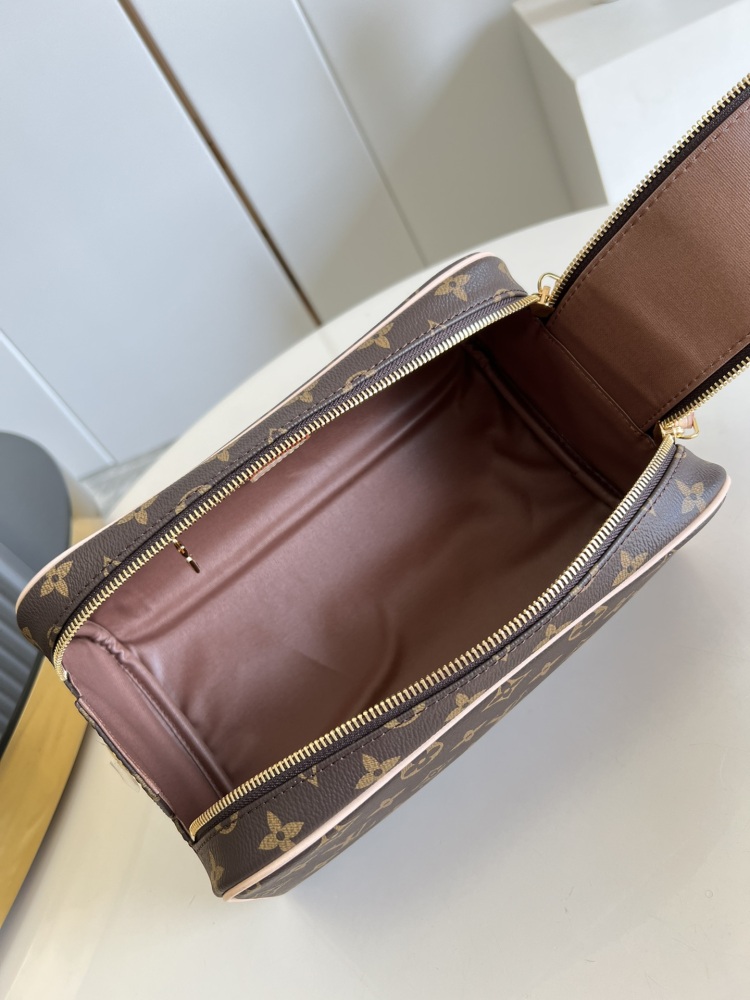 Louis Vuitton Dopp Toiletry Bag M44494 Mirror boutique