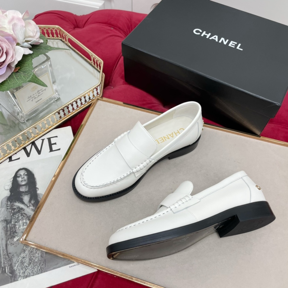 Chanel vintage chain buckle collectible shoes