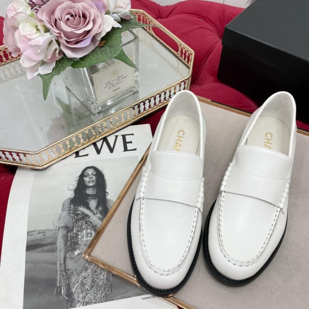 Chanel vintage chain buckle collectible shoes
