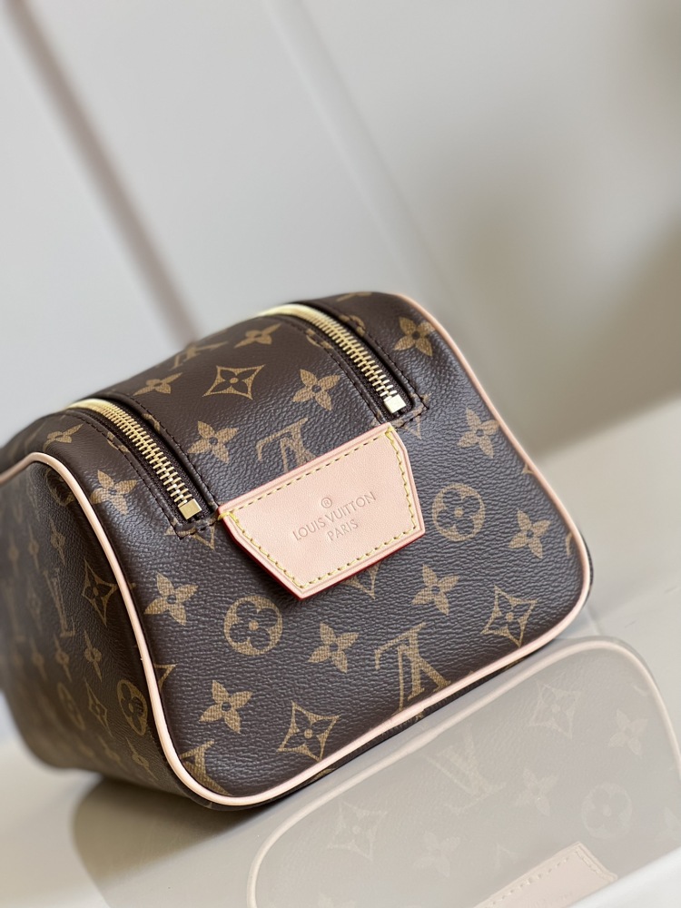 Louis Vuitton Dopp Toiletry Bag M44494 Mirror boutique