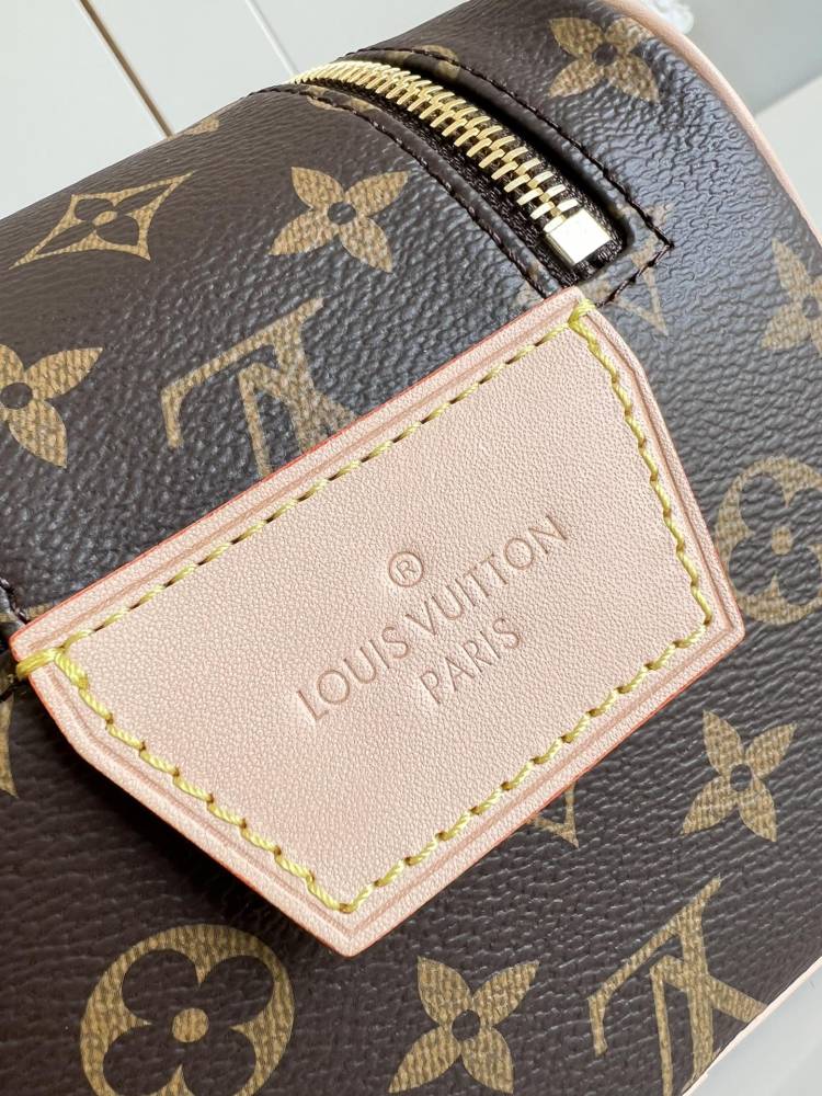 Louis Vuitton Dopp Toiletry Bag M44494 Mirror boutique