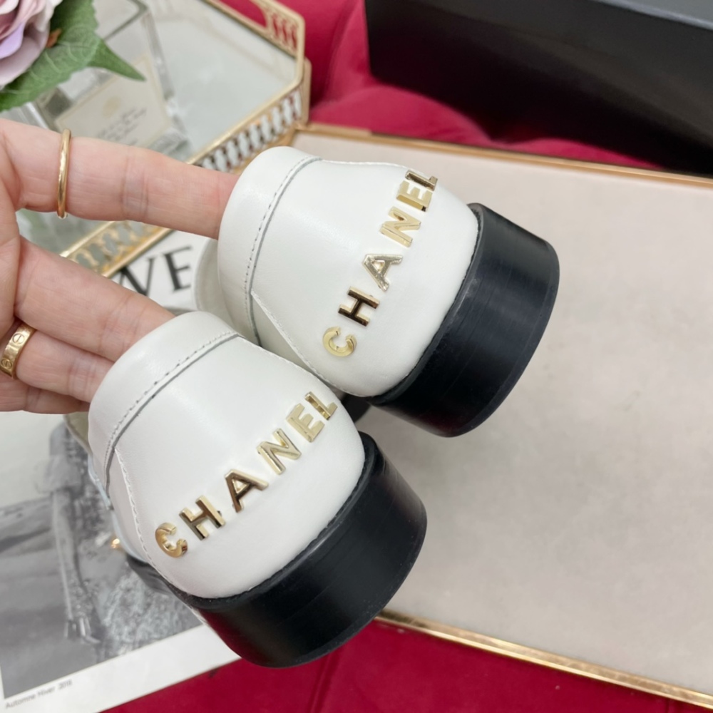 Chanel vintage chain buckle collectible shoes