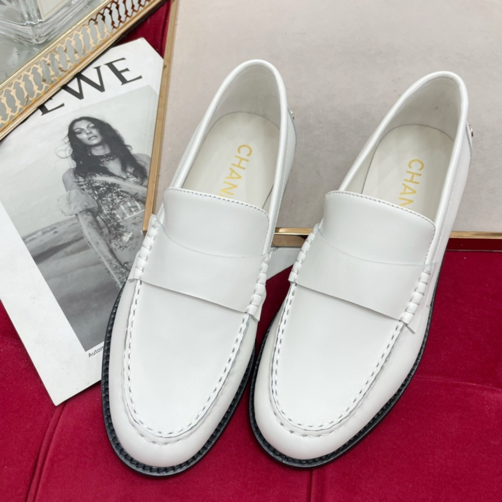 Chanel vintage chain buckle collectible shoes