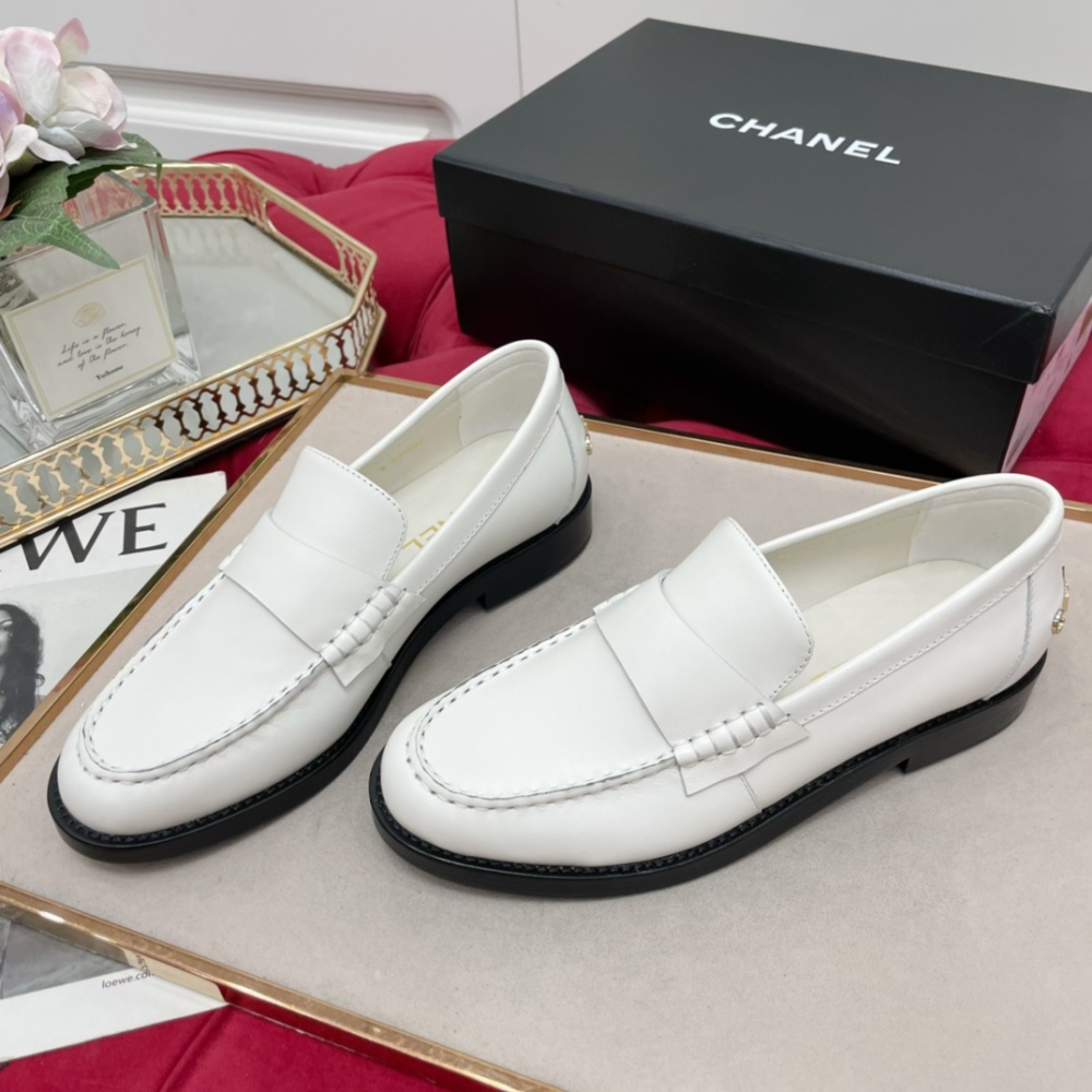 Chanel vintage chain buckle collectible shoes