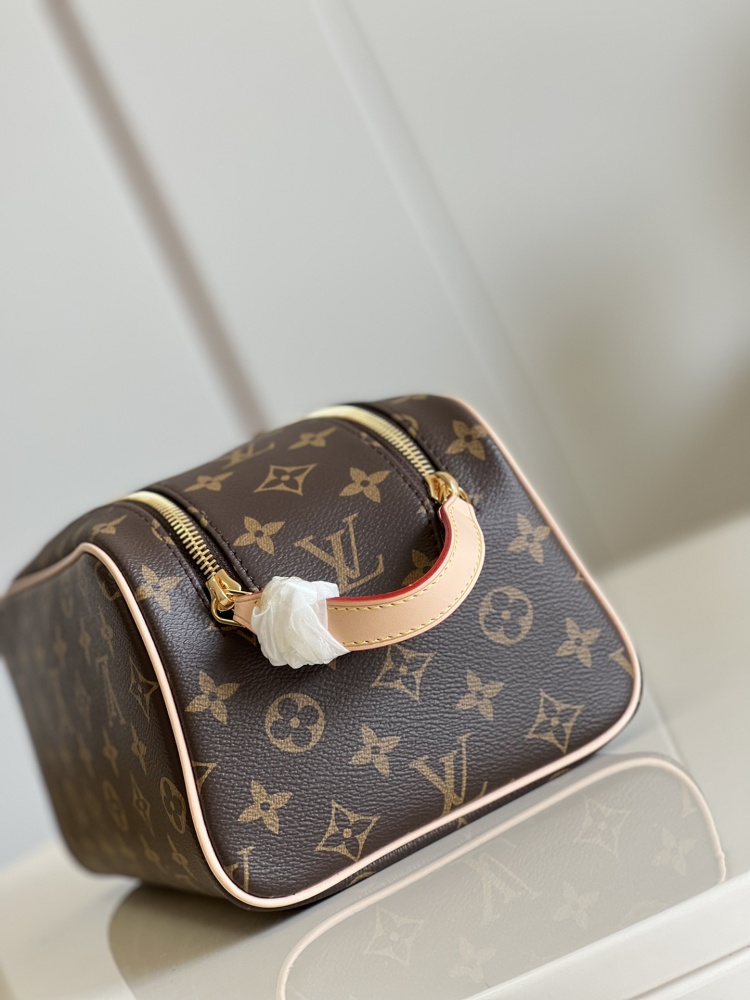 Louis Vuitton Dopp Toiletry Bag M44494 Mirror boutique