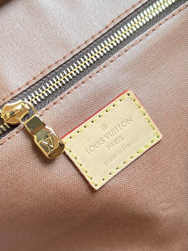Louis Vuitton Dopp Toiletry Bag M44494 Mirror boutique