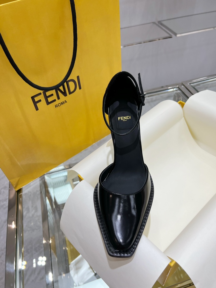 Fendi sandals Haute Couture Fall Winter2022-23