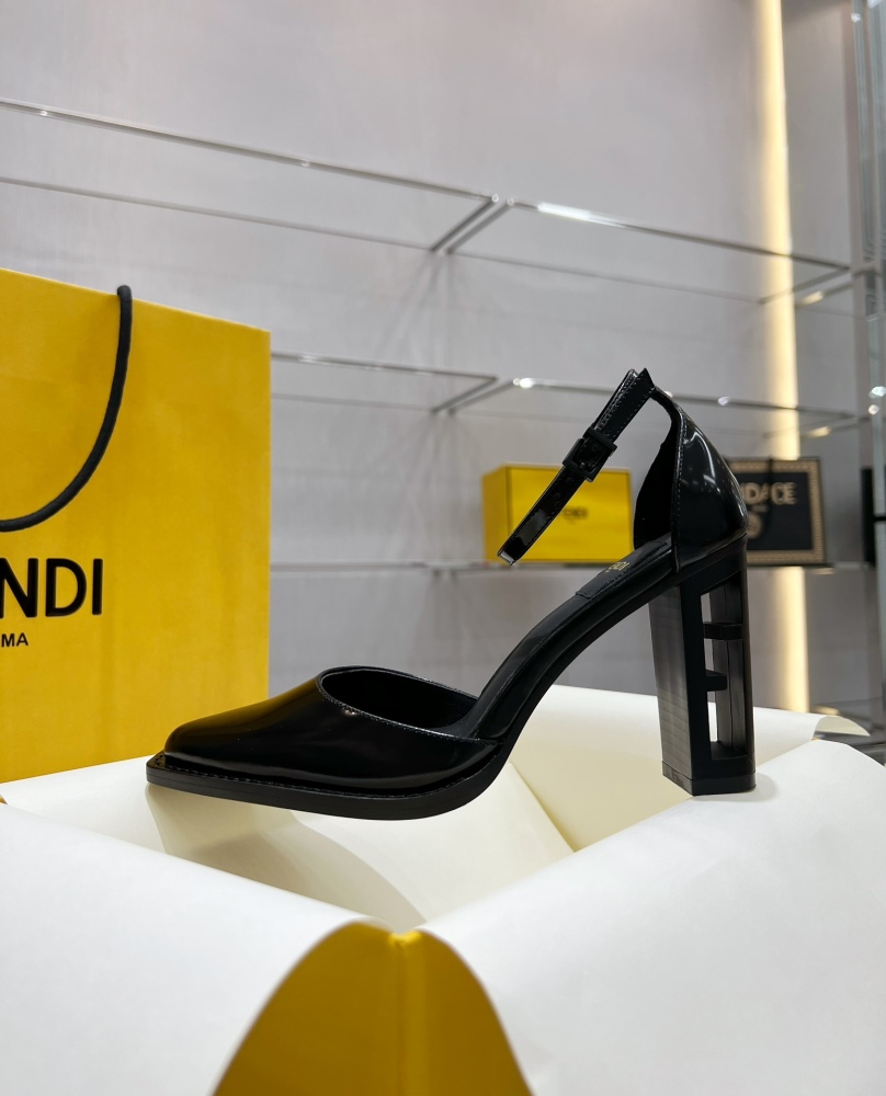 Fendi sandals Haute Couture Fall Winter2022-23