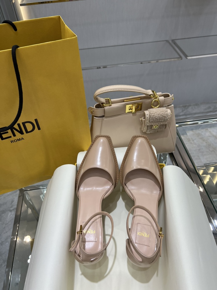 Fendi sandals Haute Couture Fall Winter2022-23