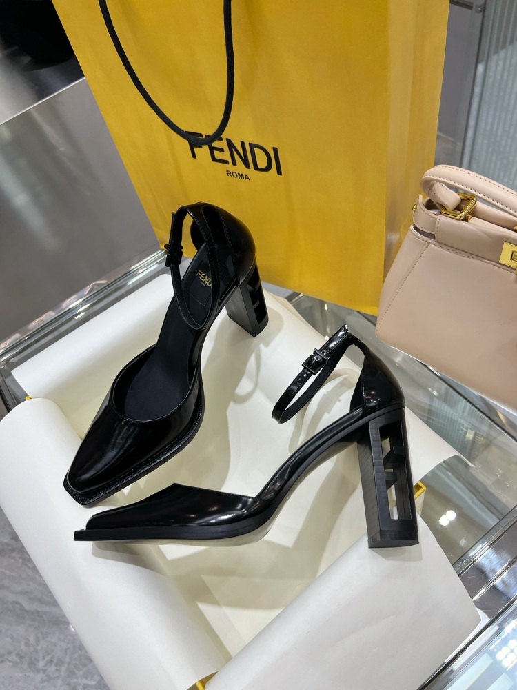Fendi sandals Haute Couture Fall Winter2022-23