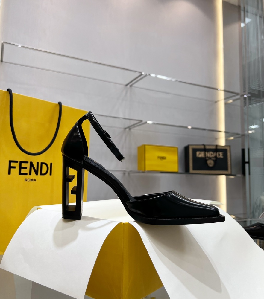 Fendi sandals Haute Couture Fall Winter2022-23