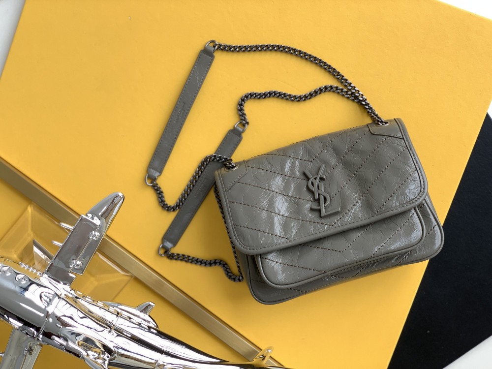 Yves Saint Laurent  NIKI PM 633151 Mirror Boutique