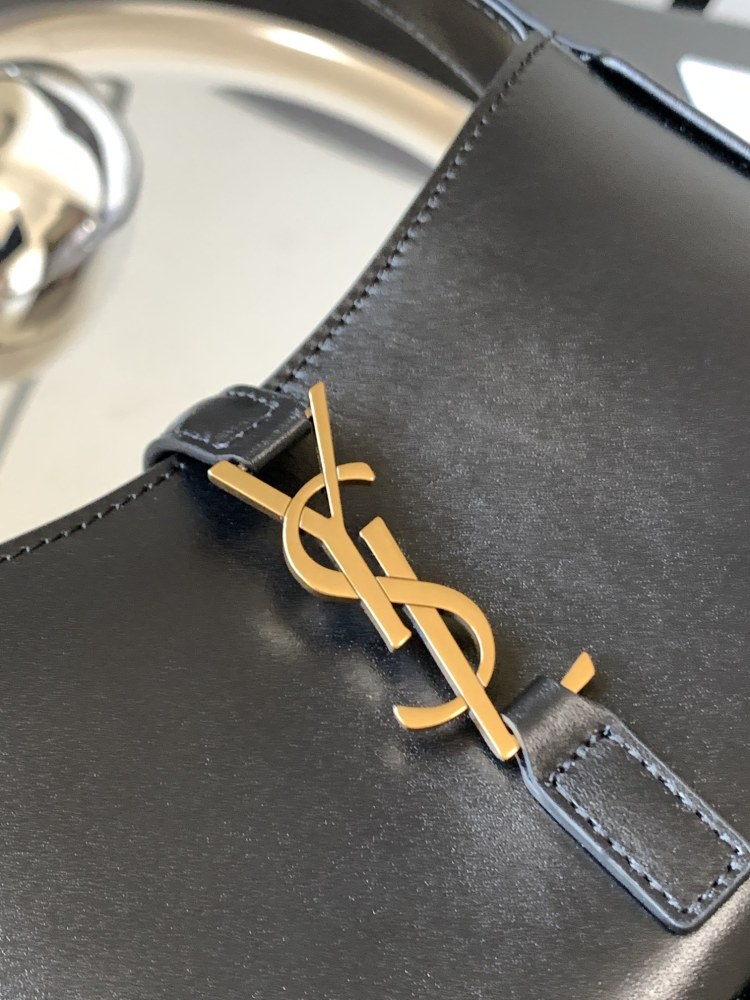 Saint Laurent LE5A7 mini Hobo 710318 Mirror boutique
