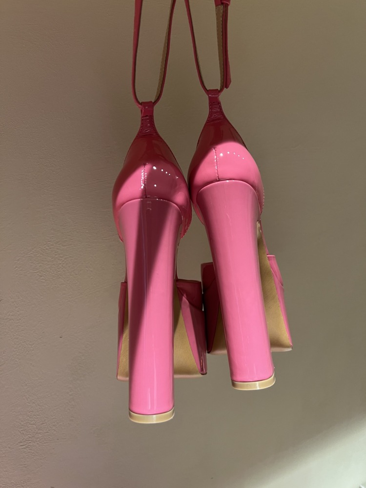 Ladies Valentino Square Toe Patent Leather Platform Patent Leather Pumps