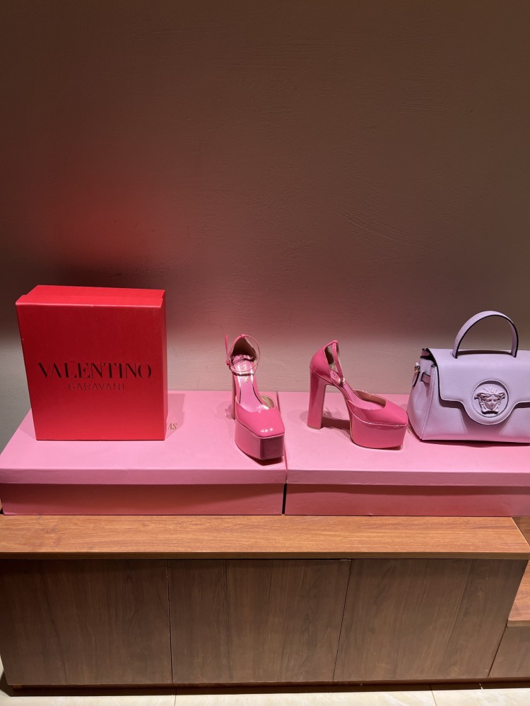 Ladies Valentino Square Toe Patent Leather Platform Patent Leather Pumps