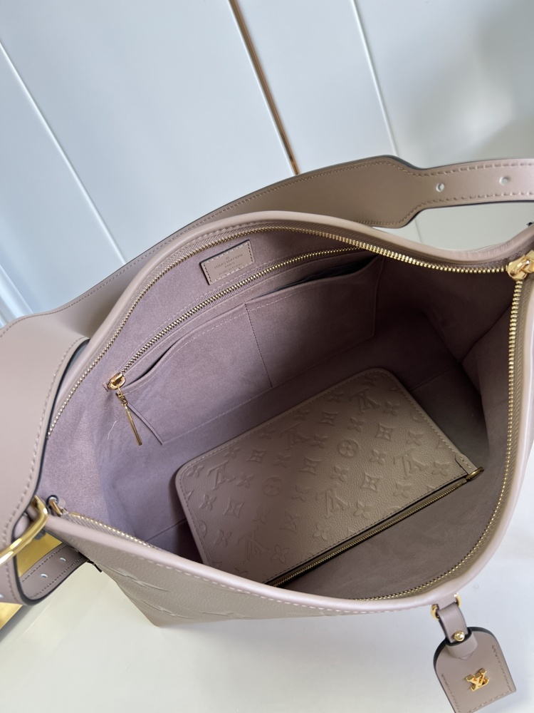 Louis Vuitton CarryAll  MM M46289 mirror boutique