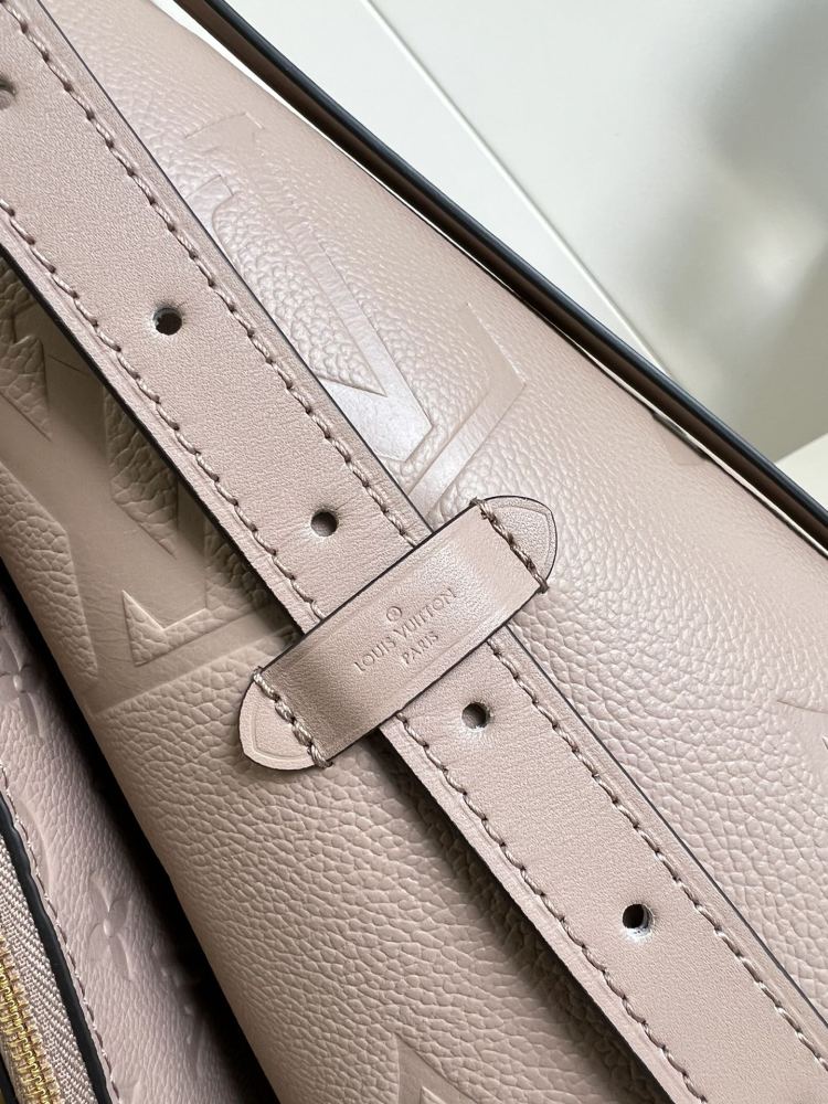Louis Vuitton CarryAll  MM M46289 mirror boutique