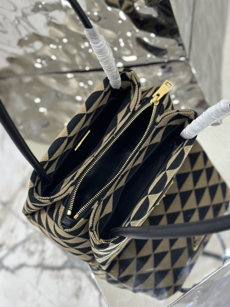Prada embroidery boston 1BA368 Mirror Boutique