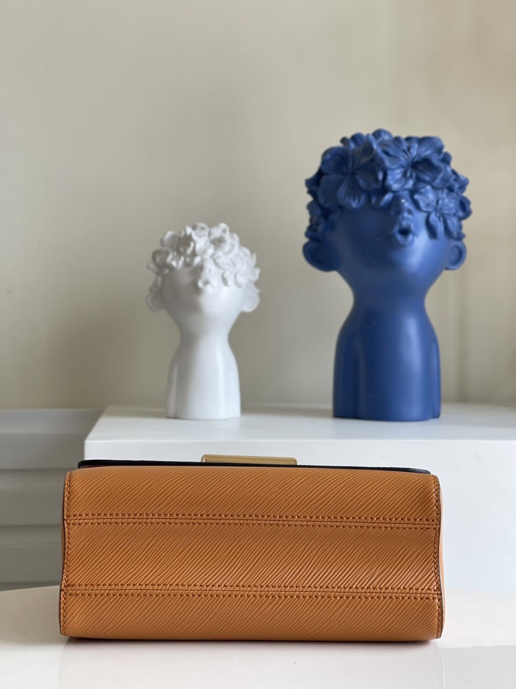 Louis Vuitton Twist MM M50282 Mirror boutique