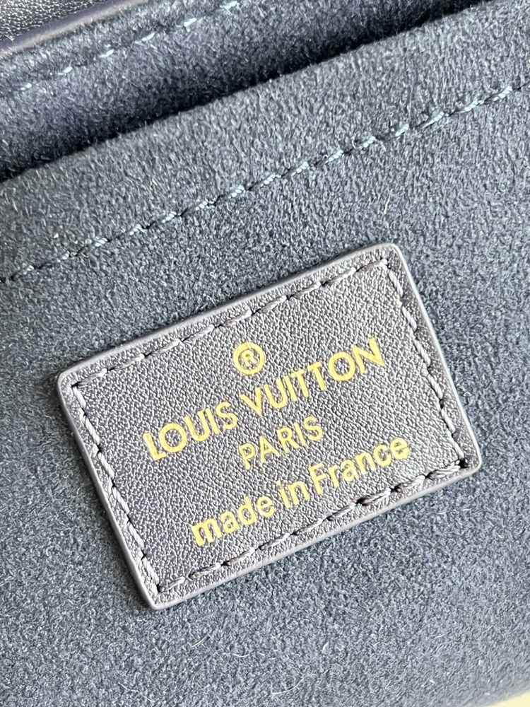 Louis Vuitton LV NEW WAVE M58552 mirror boutique