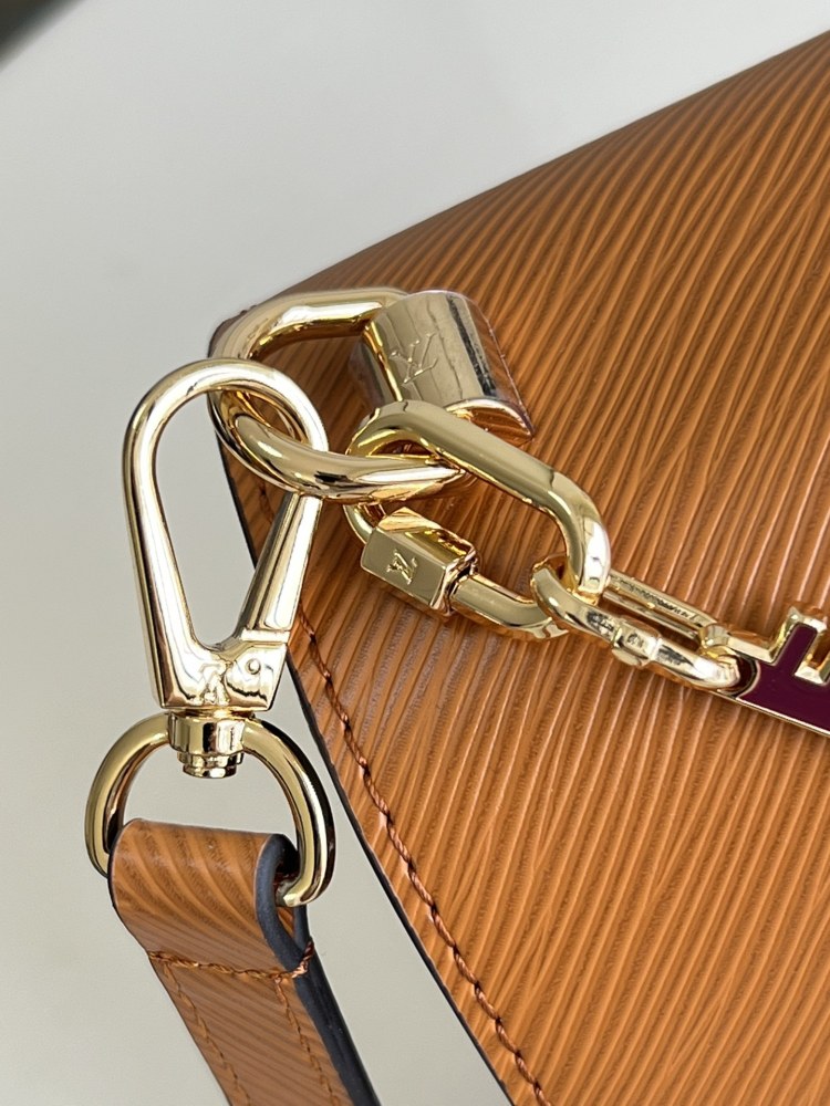 Louis Vuitton Twist MM M50282 Mirror boutique