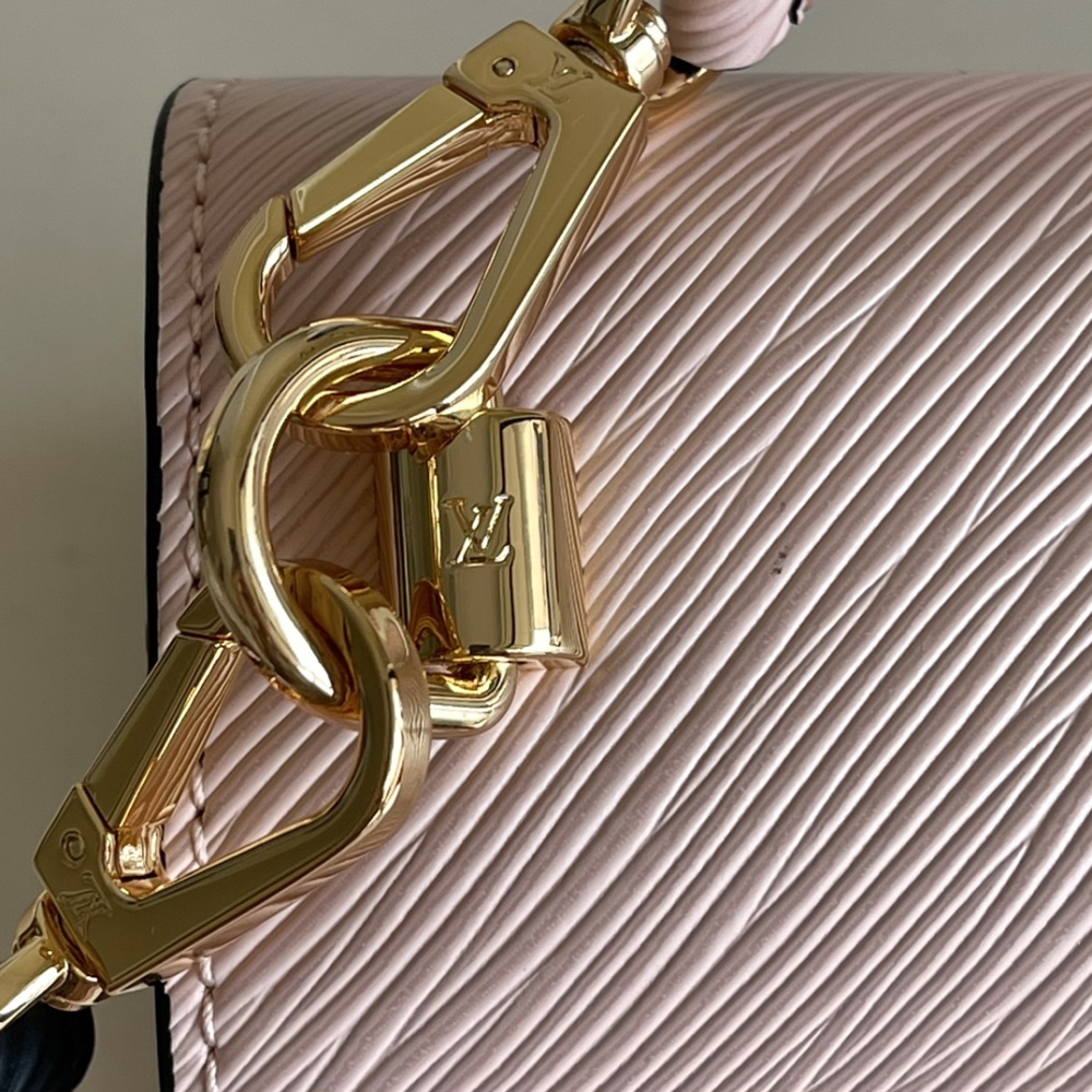 Louis Vuitton Twist MM M50282 Mirror boutique