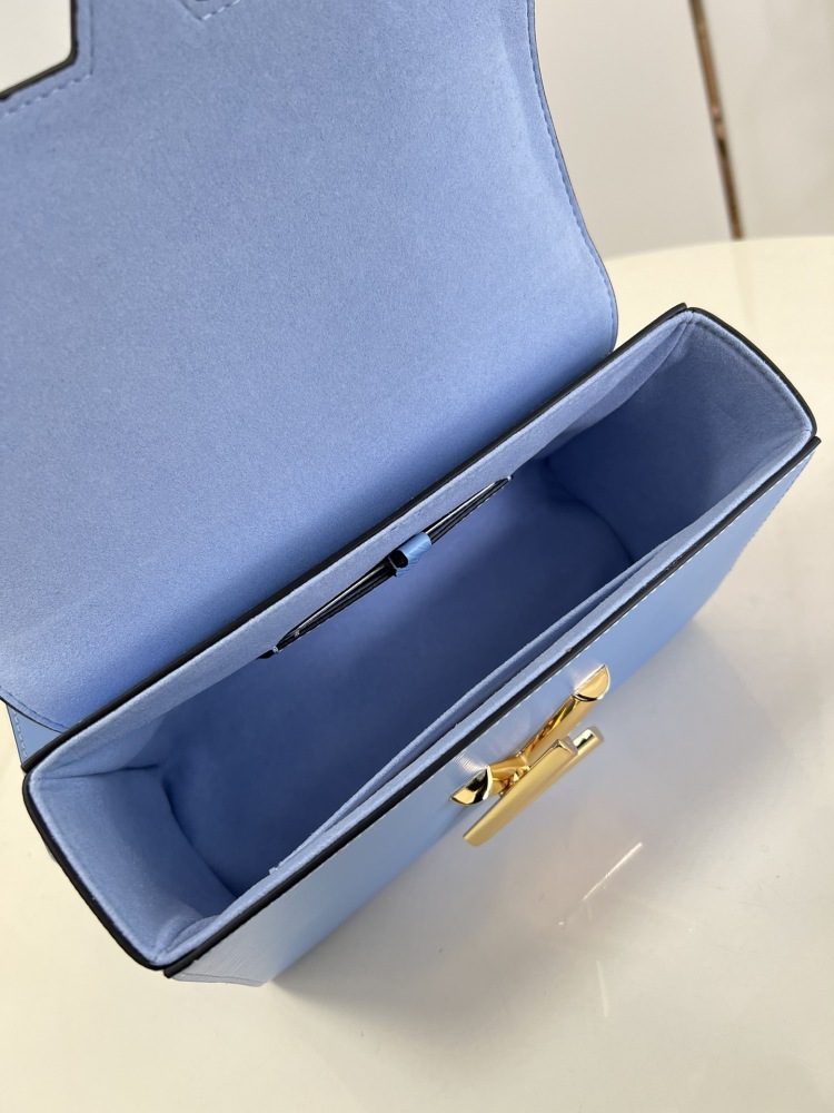 Louis Vuitton Twist MM M50282 Mirror boutique